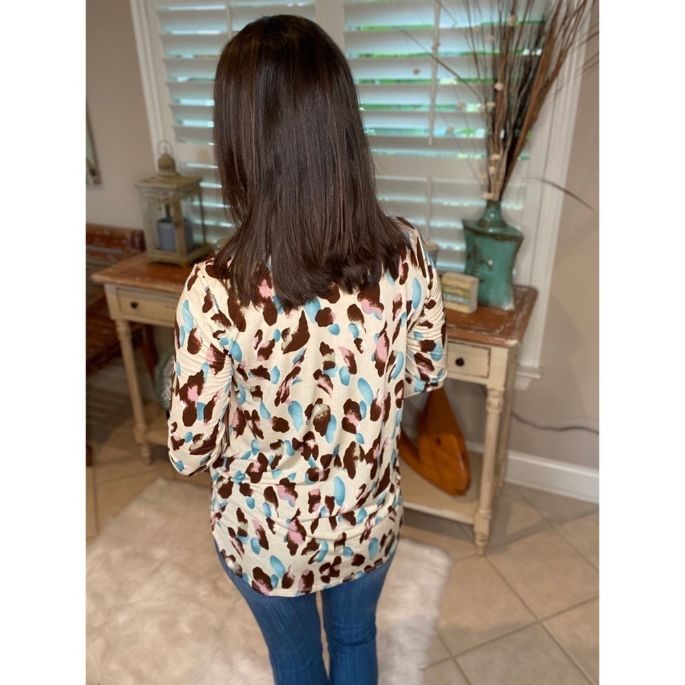 Leopard Print V-Neck 3/4 Sleeve Taupe 4520 - Picture 3 of 6